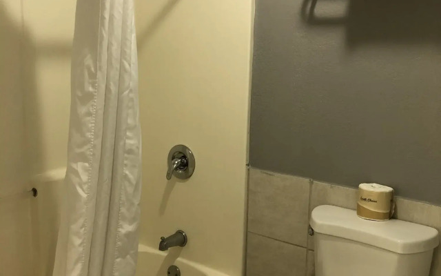 Anaheim Executive Inn & Suites