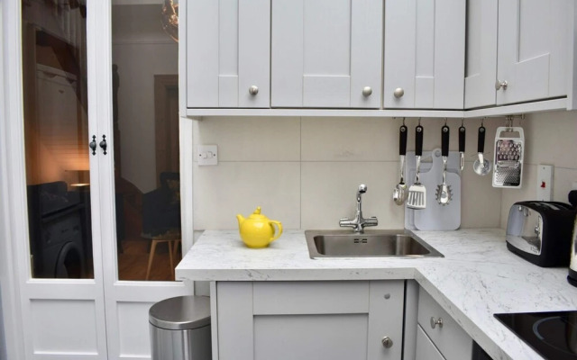 Modern 1 Bedroom Apartment Close to the Centre