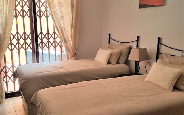 Stunning 4 bed duplex with sea views