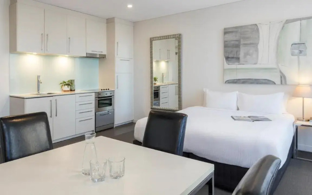 Oaks Melbourne on Collins Suites