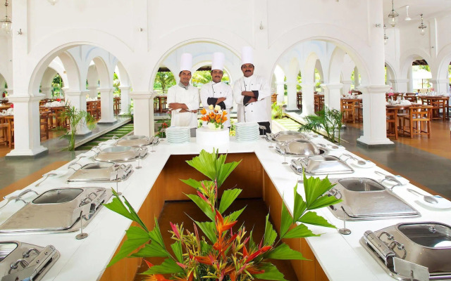 Le Pondy Beach & Lake Resort