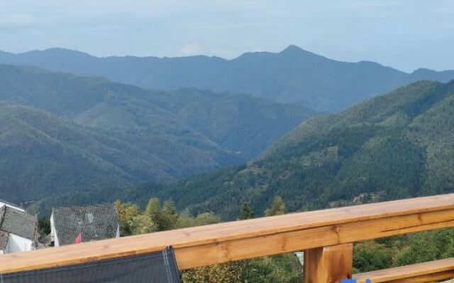 Xiuning wood pear hong home stay in the cloud