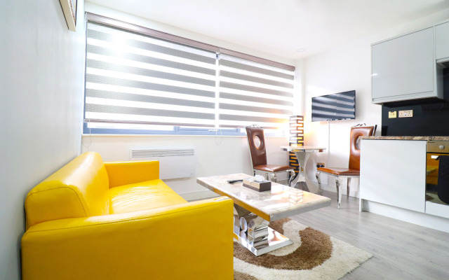 Queen Stay Apartments