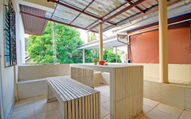 Phuket Airport Suites & Lounge Bar