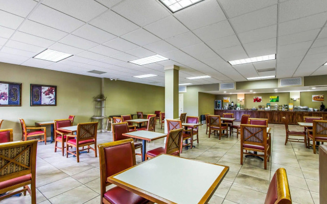Motel 6 Opelika, AL