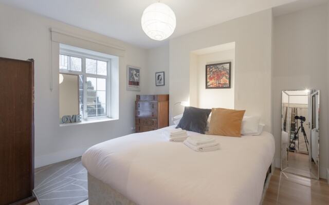 1 Bedroom Apartment in Notting Hill Accommodates 3