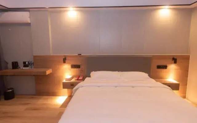 GreenTree Inn Hotel (Lingshan Liufeng Road Branch)