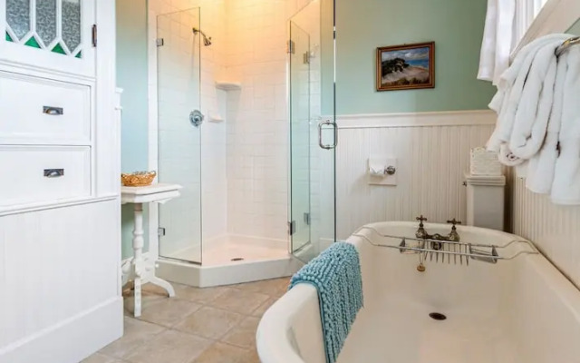 Bass Cottage & Ullikana