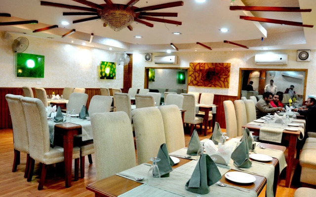 JK Rooms 130 Hotel Paras