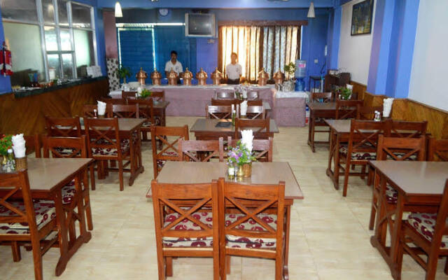Hotel Deep Sagar Restaurant & Bar