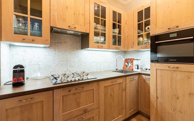 Retro apartment with garden by GuestReady