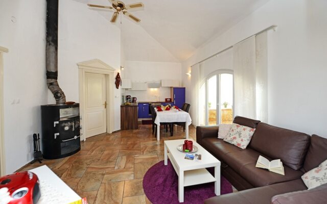 Modern Holiday Home in Buici With Swimming Pool