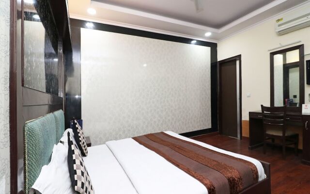 OYO 377 Hotel Excellent
