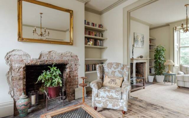 3 Bedroom 19th Century Georgian Townhouse