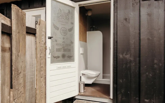 Tiny Holiday Home for 2 With Picnic Table