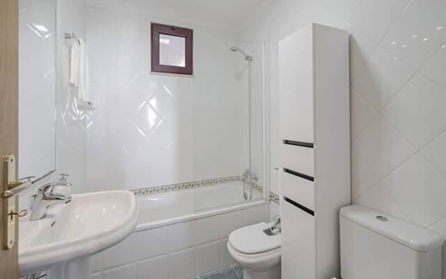 Bright Apartment With Pool, Garajau IV