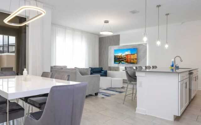 2941 Modern 4BD at Storey Lake