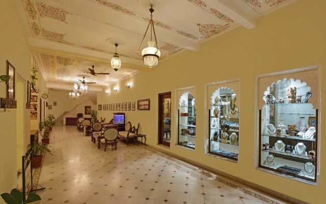 Swaroop Vilas - Lake Facing Boutique Hotel