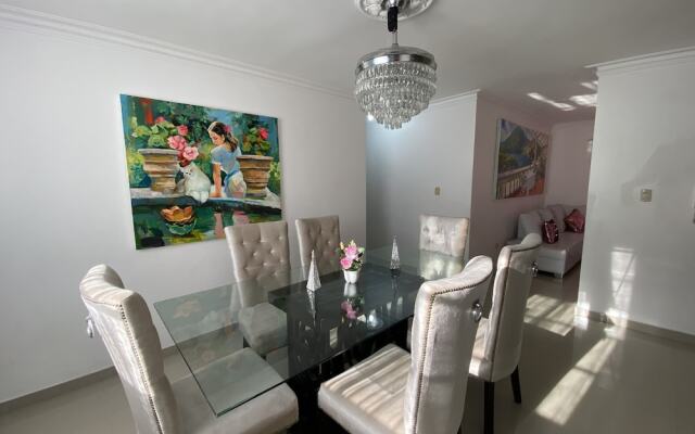 Inviting 3-bedroom Apt in Santo Domingo!