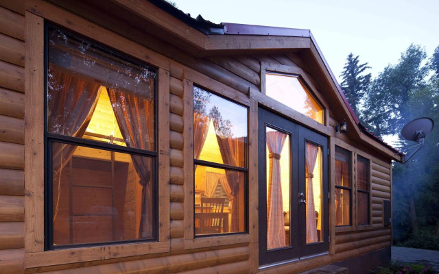 Snake River Cabin Village
