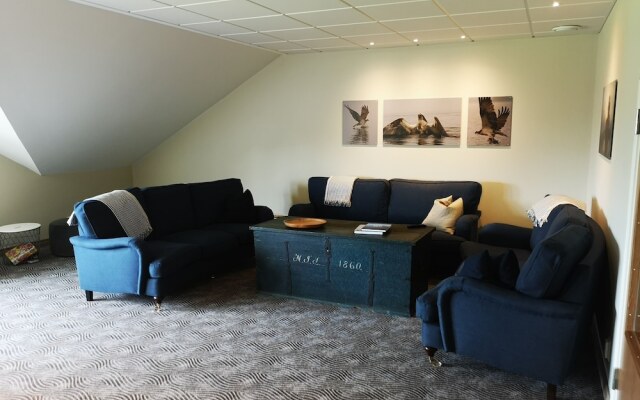 Tiraholms hotell