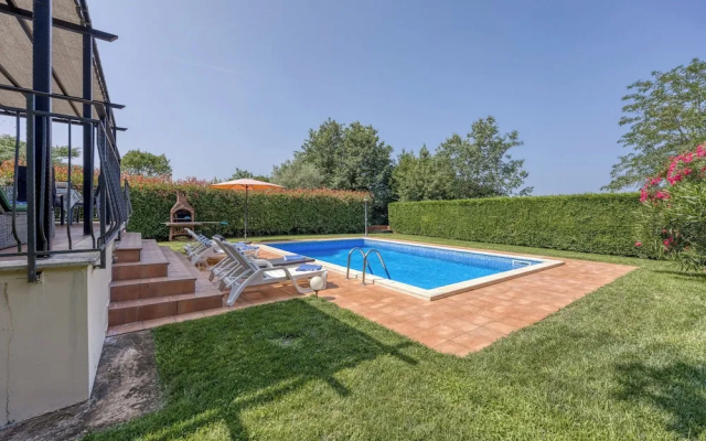 Villa Kristina With Pool