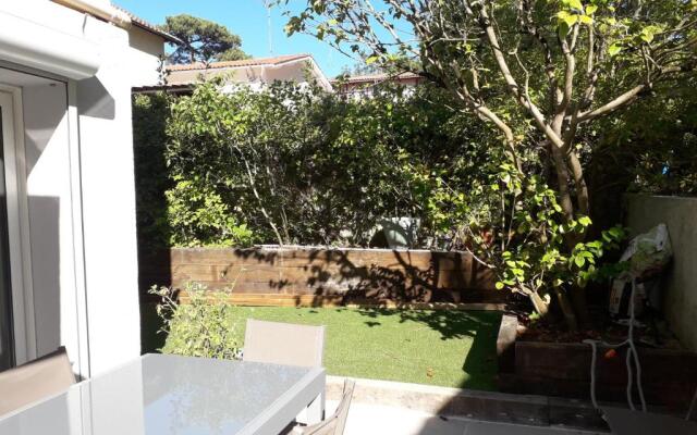 Appartement 6 Pers avec 2 Chambres cour et jardinet privatifs