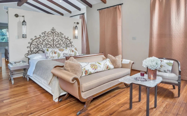 Arcos Del Mar Beachfront