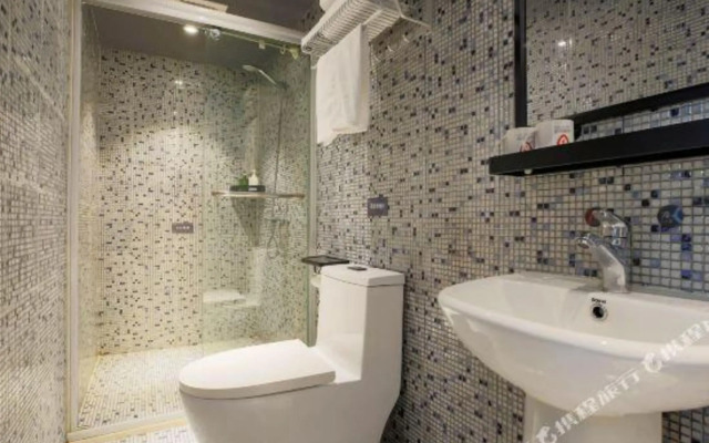 Jianwei Space Art Hotel (Shanghai Lujiabang Road Subway Station Branch)