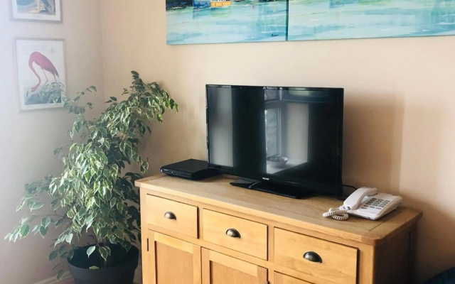The Waterside Apartment 112 Harbour Mills