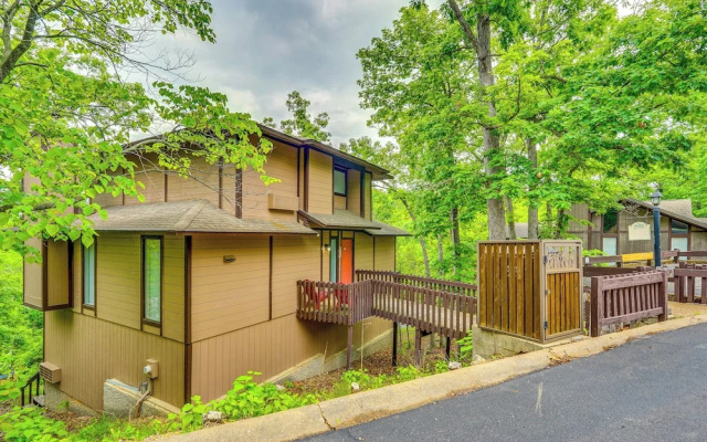 Lake-view Margaritaville Retreat w/ Screened Porch