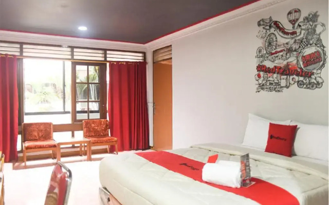 RedDoorz Plus near RSCM Jakarta