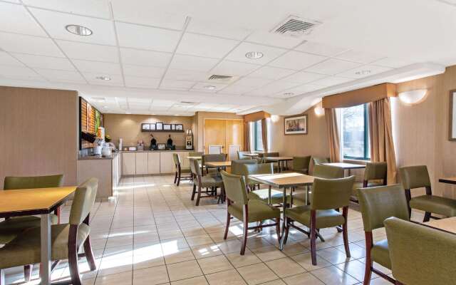 La Quinta Inn & Suites by Wyndham Boston Somerville