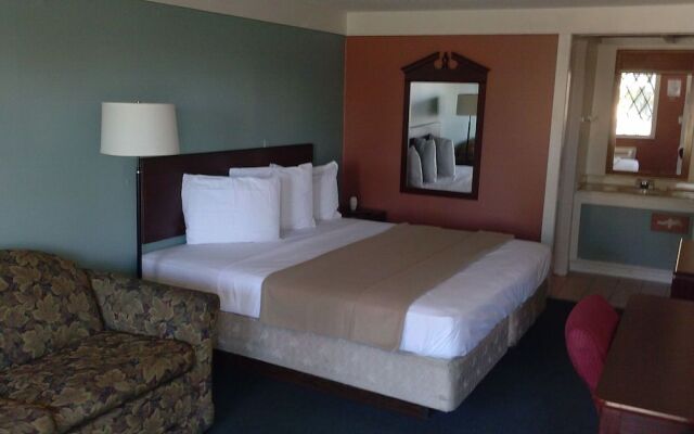 Westwoods Inn & Suites