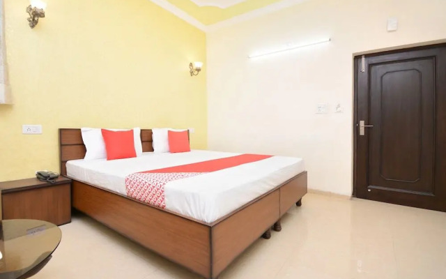 Hotel Ra Flora by OYO Rooms