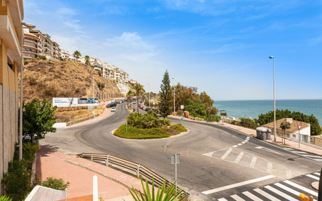 Sea View Apartment 2 Min Walk From the Beach