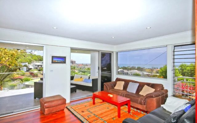 10 Barra Crescent, Coolum Beach