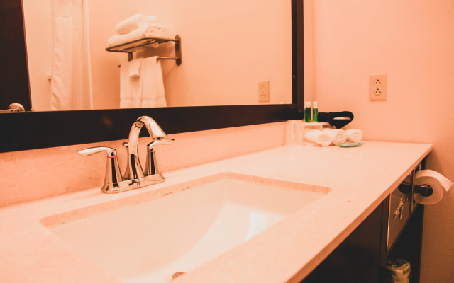 Holiday Inn Express & Suites Cumberland - La Vale by IHG