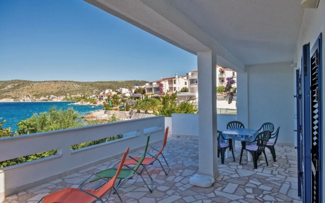 Modri Dragulj - With Pool - A2