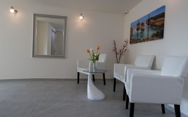 Sur La Mer Hotel