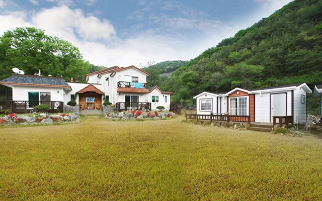Yeongwol Hanbando River Pension