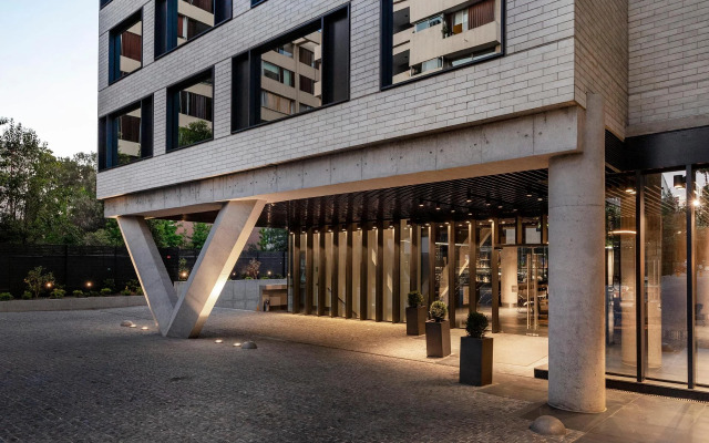 Ola Santiago Providencia, Tapestry Collection by Hilton