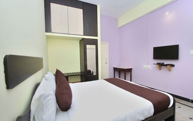 OYO 9060 Sri Sai Guest Inn