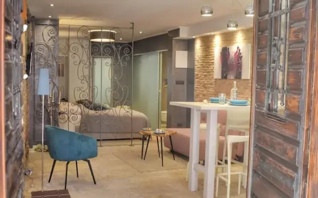 Studio Apartment Eleven