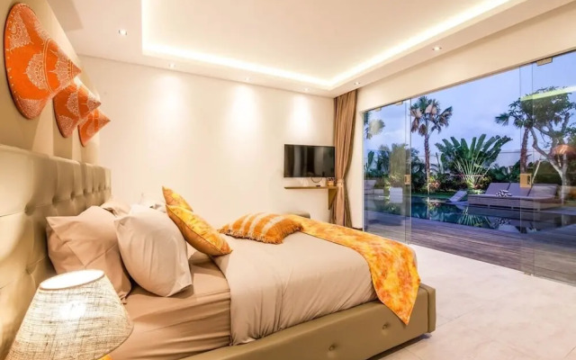 Stunning 6 Bedroom Villa Only 400m to the Beach