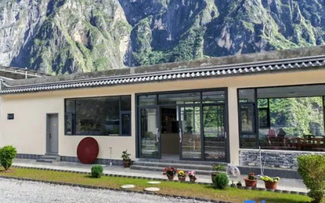 Jijing Xilu Bieyuan｜Starry Canyon Homestay(Hutiaoxia Branch) – Exterior – Shangri-La
