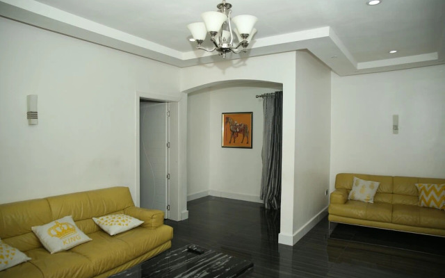 PoshLux Executive Hotel