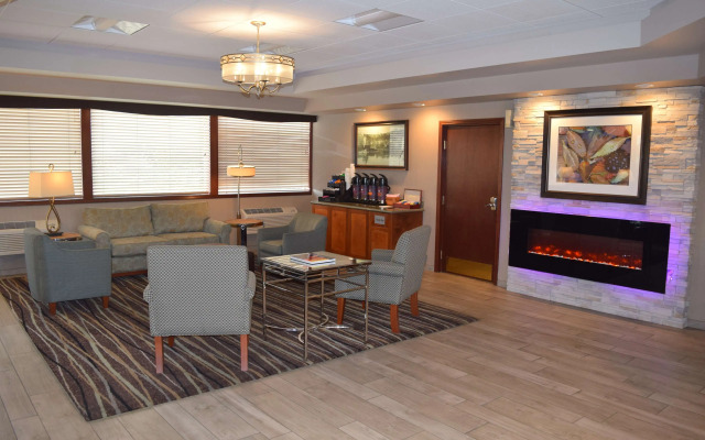 Best Western Plus Rivershore Hotel