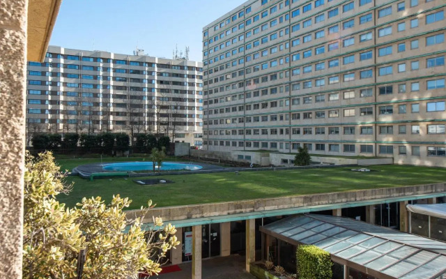 Apartament em condominio com Piscina