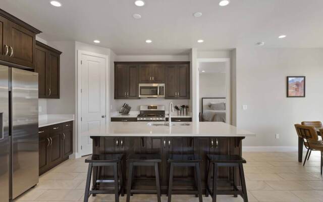 Red Desert Retreat 5 Bedroom Home